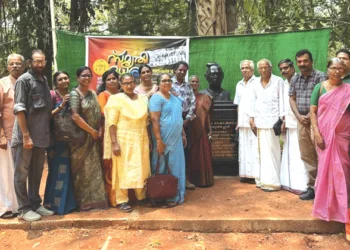 കോഴിക്കോട് ജില്ലാ വിദ്യാഭ്യാസ പരിശീലന സ്ഥാപനമായ വടകരയിലെ ഡയറ്റില്‍ തുഞ്ചത്ത് എഴുത്തച്ഛന്റെ പ്രതിമ സ്ഥാപിച്ചപ്പോള്‍