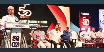 ജന്മഭൂമി സുവര്‍ണജൂബിലി ആഘോഷങ്ങളുടെ ഭാഗമായി തിരുവനന്തപുരത്ത് ഭീകരതയ്‌ക്കെതിരായ യൂത്ത് അസംബ്ലി 
ഗവര്‍ണര്‍ രാജേന്ദ്ര വിശ്വനാഥ് ആര്‍ലേക്കര്‍ ഉദ്ഘാടനം ചെയ്യുന്നു. ഡോ. വൈശാഖ് സദാശിവന്‍, മേജര്‍ രവി, മേജര്‍ ജനറല്‍ പി. വിവേകാനന്ദന്‍, കെ.എന്‍.ആര്‍. നമ്പൂതിരി, ലഫ്. ജനറല്‍ അജിത് നീലകണ്ഠന്‍, ടി. ജയചന്ദ്രന്‍ സമീപം