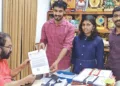 ഏപ്രില്‍ പതിനെട്ടിന് എബിവിപി സംസ്ഥാന സെക്രട്ടറി ഈ.യു. ഈശ്വര പ്രസാദ്, ദേശീയ നിര്‍വാഹക സമിതി അംഗം ദിവ്യ പ്രസാദ്, സംസ്ഥാന സമിതി അംഗം ജി ഗോകുല്‍ എന്നിവര്‍ ചേര്‍ന്ന് മന്ത്രി വി. ശിവന്‍കുട്ടിക്ക് നിവേദനം നല്‍കിയപ്പോള്‍.