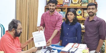 ഏപ്രില്‍ പതിനെട്ടിന് എബിവിപി സംസ്ഥാന സെക്രട്ടറി ഈ.യു. ഈശ്വര പ്രസാദ്, ദേശീയ നിര്‍വാഹക സമിതി അംഗം ദിവ്യ പ്രസാദ്, സംസ്ഥാന സമിതി അംഗം ജി ഗോകുല്‍ എന്നിവര്‍ ചേര്‍ന്ന് മന്ത്രി വി. ശിവന്‍കുട്ടിക്ക് നിവേദനം നല്‍കിയപ്പോള്‍.