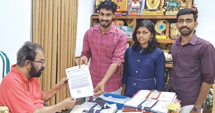 ഏപ്രില്‍ പതിനെട്ടിന് എബിവിപി സംസ്ഥാന സെക്രട്ടറി ഈ.യു. ഈശ്വര പ്രസാദ്, ദേശീയ നിര്‍വാഹക സമിതി അംഗം ദിവ്യ പ്രസാദ്, സംസ്ഥാന സമിതി അംഗം ജി ഗോകുല്‍ എന്നിവര്‍ ചേര്‍ന്ന് മന്ത്രി വി. ശിവന്‍കുട്ടിക്ക് നിവേദനം നല്‍കിയപ്പോള്‍.