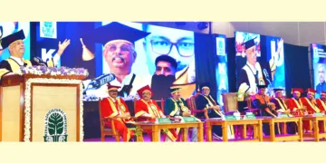 കേരള കാര്‍ഷിക സര്‍വകലാശാല ബിരുദദാനച്ചടങ്ങില്‍ ഗവര്‍ണര്‍ രാജേന്ദ്ര വിശ്വനാഥ ആര്‍ലേക്കര്‍ സംസാരിക്കുന്നു