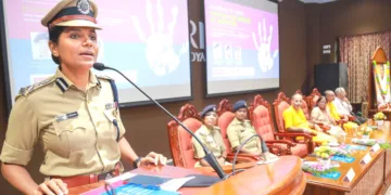 ലഹരിക്കെതിരെ അമൃത വിശ്വവിദ്യാപീഠം അമൃതപുരി ക്യാമ്പസില്‍ സംഘടിപ്പിച്ച ബോധവത്ക്കരണ പരിപാടിയില്‍ തിരുവനന്തപുരം റേഞ്ച് ഡിഐജി അജിത ബീഗം സംസാരിക്കുന്നു