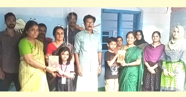 ഡോ. സംഗീത് രവീന്ദ്രന്റെ പുസ്തകം മക്കളായ സൂര്യനാരായണന്‍, സരയു എന്നിവര്‍ പ്രധാന അദ്ധ്യാപകരായ മിനി രവീന്ദ്രനും ബിന്ദുവിനും നല്‍കി പ്രകാശനം ചെയ്യുന്നു