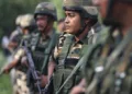 ജമ്മുവിൽ ‘അമർനാഥ് യാത്ര’യ്ക്ക് മുന്നോടിയായി ഇന്ത്യ-പാകിസ്ഥാൻ അതിർത്തിക്ക് സമീപം അതിർത്തി സുരക്ഷാ സേന (ബിഎസ്എഫ്) ഉദ്യോഗസ്ഥർ കാവൽ നിൽക്കുന്നു.( കടപ്പാട്: പിടിഐ)