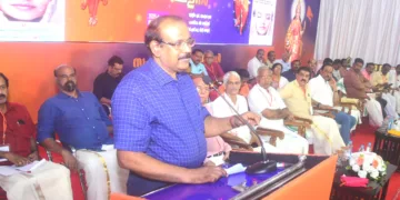 ഭാരതീയ വ്യാപാരി വ്യവസായി സംഘിന്റെ സംസ്ഥാന പ്രതിനിധി സമ്മേളനത്തിന്റെ സമാപന സമ്മേളനം മുന്‍ ഡിജിപി ഡോ. ടി.പി. സെന്‍കുമാര്‍ ഉദ്ഘാടനം ചെയ്യുന്നു