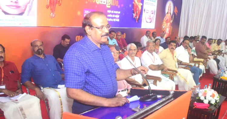 ഭാരതീയ വ്യാപാരി വ്യവസായി സംഘിന്റെ സംസ്ഥാന പ്രതിനിധി സമ്മേളനത്തിന്റെ സമാപന സമ്മേളനം മുന്‍ ഡിജിപി ഡോ. ടി.പി. സെന്‍കുമാര്‍ ഉദ്ഘാടനം ചെയ്യുന്നു