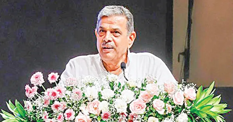 ഹിന്ദുസ്ഥാന്‍ സമാചാറും അംബേദ്കര്‍ ഇന്റര്‍നാഷണല്‍ സെന്ററും സംഘടിപ്പിച്ച പരിപാടിയില്‍ ആര്‍എസ്എസ് സര്‍കാര്യവാഹ് ദത്താത്രേയ ഹൊസബാളെ സംസാരിക്കുന്നു