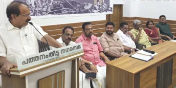 ബിജെപി പത്തനംതിട്ട ജില്ലാ കമ്മിറ്റിയുടെ ആഭിമുഖ്യത്തില്‍ അടിയന്തരാവസ്ഥ വിരുദ്ധദിന സെമിനാറും പ്രദര്‍ശനവും പത്തനംതിട്ട ടൗണ്‍ ഹാളില്‍ കേന്ദ്രമന്ത്രി ജോര്‍ജ് കുര്യന്‍ ഉദ്ഘാടനം ചെയ്യുന്നു