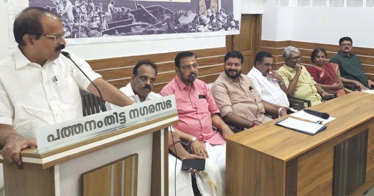 ബിജെപി പത്തനംതിട്ട ജില്ലാ കമ്മിറ്റിയുടെ ആഭിമുഖ്യത്തില്‍ അടിയന്തരാവസ്ഥ വിരുദ്ധദിന സെമിനാറും പ്രദര്‍ശനവും പത്തനംതിട്ട ടൗണ്‍ ഹാളില്‍ കേന്ദ്രമന്ത്രി ജോര്‍ജ് കുര്യന്‍ ഉദ്ഘാടനം ചെയ്യുന്നു