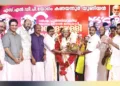 എസ്എന്‍ഡിപിയോഗം കണയന്നൂര്‍ യൂണിയന്‍ എറണാകുളം ടൗണ്‍ ഹാളില്‍ സംഘടിപ്പിച്ച മഹസമ്മേളനത്തില്‍ യോഗം ജനറല്‍ സെക്രട്ടറി വെള്ളാപ്പള്ളി നടേശനെ യുണിയന്‍ ചെയര്‍മാന്‍ മഹാരാജ ശിവാനന്ദന്‍, കണ്‍വീനര്‍ എം.ഡി. അഭിലാഷ് എന്നിവര്‍ ചേര്‍ന്ന് ആദരിക്കുന്നു. പ്രീതി നടേശന്‍ സമീപം