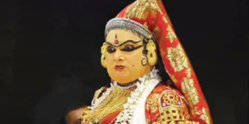 രുക്മാംഗദ ചരിതത്തില്‍ മോഹിനിയായി കലാമണ്ഡലം ഷണ്‍മുഖന്‍