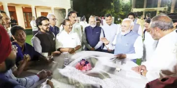 ഭീകരതയ്ക്കെതിരായ ഭാരതത്തിന്റെ നിലപാട് വിശദീകരിക്കാന്‍ വിവിധ രാജ്യങ്ങളില്‍ പര്യടനം നടത്തി തിരിച്ചെത്തിയ  പ്രതിനിധി സംഘവുമായി പ്രധാനമന്ത്രി നരേന്ദ്രമോദി   ഔദ്യോഗിക വസതിയില്‍ കൂടിക്കാഴ്ച നടത്തിയപ്പോള്‍