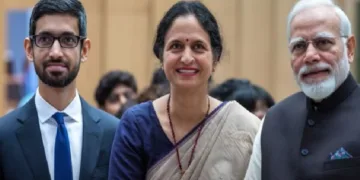 ഗൂഗിള്‍ സിഇഒ സുന്ദര്‍ പിച്ചൈ (ഇടത്ത്) അമ്മ ലക്ഷ്മി പിച്ചൈ (നടുവില്‍) മോദി (വലത്ത്)