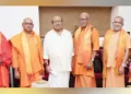 മാര്‍ഗദര്‍ശകമണ്ഡലം ജനറല്‍ സെക്രട്ടറി സ്വാമി സത്സ്വരൂപാനന്ദ സരസ്വതിയുടെ നേതൃത്വത്തില്‍ സംന്യാസിമാര്‍ എസ്എന്‍ഡിപി യോഗം ജനറല്‍ സെക്രട്ടറി വെള്ളാപ്പള്ളി നടേശനെ സന്ദര്‍ശിച്ചപ്പോള്‍