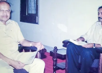 കാല്‍ നൂറ്റാണ്ടു മുമ്പത്തെ ഒരോര്‍മ... ജയന്ത് നര്‍ലിക്കറിനൊപ്പം ലേഖകന്‍
