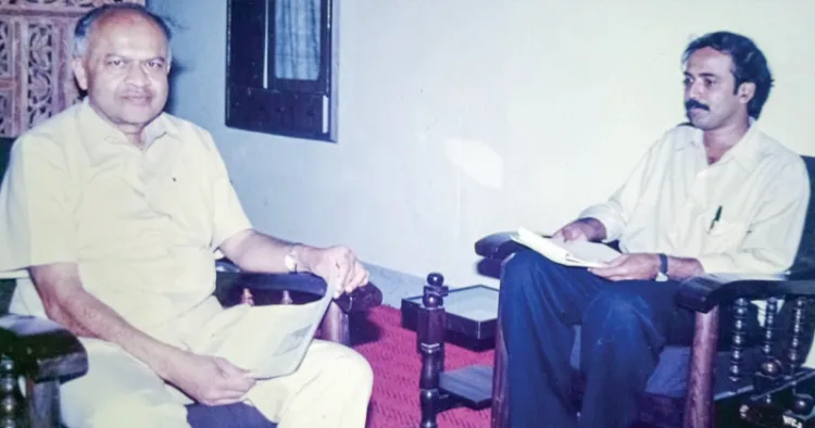 കാല്‍ നൂറ്റാണ്ടു മുമ്പത്തെ ഒരോര്‍മ... ജയന്ത് നര്‍ലിക്കറിനൊപ്പം ലേഖകന്‍