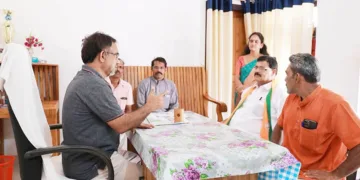 മാനന്തവാടി രൂപതയ്ക്ക് കീഴിലുള്ള പാലേമാട് സെ.  തോമസ് ചര്‍ച്ച് സന്ദര്‍ശിച്ച് ഫാ. തോമസ് പരിന്തനോലിലുമായി കൂടിക്കാഴ്ച നടത്തുന്ന എന്‍ഡിഎ സ്ഥാനാര്‍ത്ഥി  
അഡ്വ. മോഹന്‍ ജോര്‍ജ്