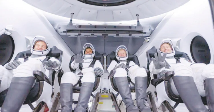 ആക്‌സിയം- 4 ദൗത്യത്തിന്റെ ഡ്രാഗണ്‍ ബഹിരാകാശ പേടകവുമായി സ്‌പേസ് എക്‌സിന്റെ ഫാല്‍ക്കണ്‍- 9 നാസയുടെ കെന്നഡി സ്‌പേസ് സെന്ററില്‍ നിന്നും ബഹിരാകാശത്തേക്ക്
പറന്നുയരുന്നു