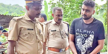 കല്ലൂര്‍ക്കാട് പോലീസ് സ്റ്റേഷനിലെ ഗ്രേഡ് എസ്‌ഐയെ 
കാര്‍ കയറ്റി കൊല്ലാന്‍ ശ്രമിച്ച കേസിലെ മുഖ്യപ്രതി 
മുഹമ്മദ് ഷെരീഫിനെ തെളിവെടുപ്പിന് സംഭവസ്ഥലത്ത് എത്തിച്ചപ്പോള്‍