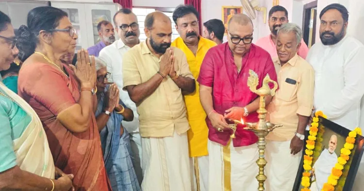 എസ്എന്‍ഡിപി യോഗം നിലമ്പൂര്‍ യൂണിയന്റെ നേതൃസംഗമം യോഗം വൈസ് പ്രസിഡന്റ് തുഷാര്‍ വെള്ളാപ്പള്ളി ഉദ്ഘാടനം ചെയ്യുന്നു. യൂണിയന്‍ പ്രസിഡന്റ് വി.പി. സുബ്രഹ്മണ്യന്‍, സെക്രട്ടറി ഗിരിഷ് മെക്കാട്ട്, അഡ്വ. സിനില്‍ മുണ്ടപ്പള്ളി, അഡ്വ. പി.എസ്. ജ്യോതിസ്, തമ്പി വേട്ടുത്തറ എന്നിവര്‍ സമീപം