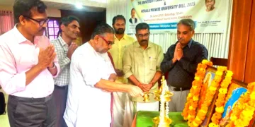 ഉന്നത വിദ്യാഭ്യാസ അദ്ധ്യാപക സംഘം എറണാകുളം ബിടിഎച്ചില്‍ സംഘടിപ്പിച്ച സര്‍വകലാശാല ഭേദഗതി നിയമത്തെക്കുറിച്ചുള്ള സെമിനാര്‍ കാലടി സര്‍വകലാശാല മുന്‍ വൈസ് ചാന്‍സലര്‍ ഡോ. കെ.എസ്. രാധാകൃഷ്ണന്‍ ഉദ്ഘാടനം ചെയ്യുന്നു
