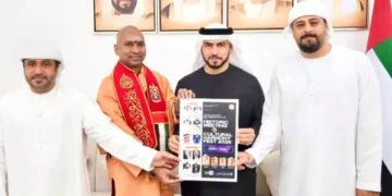 ദുബായില്‍ നടക്കുന്ന ആലുവ സര്‍വ്വമതസമ്മേളനശതാബ്ദി ആഘോഷത്തിന്റെ ബ്രോഷര്‍ സ്വാമി വീരേശ്വരാനന്ദയില്‍ നിന്നും ദുബായ് പോലീസ് മേധാവി മേജര്‍ ഡോ. ഒമര്‍ അല്‍ മസ്‌റൂക്കി ഏറ്റുവാങ്ങി പ്രകാശനം ചെയ്യുന്നു. അഹമ്മദ് മുഹമ്മദ് സലേ, ജാഫര്‍ അബൂബക്കര്‍ അഹ് മദി എന്നിവര്‍ സമീപം