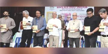 രാജീവ് മല്‍ഹോത്ര, അരവിന്ദന്‍ നീലകണ്ഠന്‍ എന്നിവര്‍ ചേര്‍ന്ന് തയ്യാറാക്കിയ 'ബ്രേക്കിങ് ഇന്ത്യ: വെസ്‌റ്റേണ്‍ ഇന്റര്‍വെന്‍ഷന്‍സ് ഇന്‍ ദ്രവിഡിയന്‍ ആന്‍ഡ് ദളിത് ഫാള്‍ട്ട്‌ലൈന്‍സ്' പുസ്തകത്തിന്റെ മലയാള പരിഭാഷ തിരുവനന്തപുരം ഭാരതീയ വിചാരകേന്ദ്രത്തില്‍ ഗവര്‍ണര്‍ രാജേന്ദ്ര വിശ്വനാഥ് ആര്‍ലേക്കര്‍ പ്രകാശനം ചെയ്യുന്നു. ഹരി എസ്. കര്‍ത്ത, ഡോ. ഭരത് ശ്രീനിവാസന്‍, ഡോ. ടി. പി. ശ്രീനിവാസന്‍, രാജീവ് മല്‍ഹോത്ര, ശ്രീജിത്ത് പണിക്കര്‍, രവീന്ദ്രന്‍ തുടങ്ങിയവര്‍ സമീപം