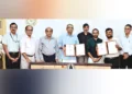 കോട്ടക്കല്‍ ആര്യവൈദ്യശാലയും ദല്‍ഹി ഓള്‍ ഇന്ത്യ ഇന്‍സ്റ്റിറ്റ്യൂട്ട് ഓഫ് മെഡിക്കല്‍ സയന്‍സും  സംയുക്ത ഗവേഷണത്തിനായുള്ള ധാരണാപത്രം ആര്യവൈദ്യശാല മാനേജിങ് ട്രസ്റ്റി ഡോ. പി.എം. വാരിയര്‍, എയിംസ് ന്യൂദല്‍ഹിയിലെ അഡിഷണല്‍ പ്രൊഫ. ഡോ. ദിനു എസ്. ചന്ദ്രന്‍ എന്നിവര്‍ തമ്മില്‍ കൈമാറുന്നു