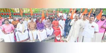 ബജ്‌റംഗ്ദളിന്റെ ആഭിമുഖ്യത്തില്‍ സെക്രട്ടേറിയറ്റ് നടയില്‍ നടത്തിയ ധര്‍ണ ക്ഷേത്രീയ സംയോജക് ജിജേഷ് പട്ടേരി ഉദ്ഘാടനം ചെയ്യുന്നു