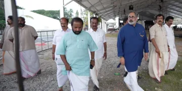 ബിജെപി സംസ്ഥാന അധ്യക്ഷൻ ശ്രീ രാജീവ് ചന്ദ്രശേഖർ മറ്റ് മുതിർന്ന ബിജെപി നേതാക്കളോടൊപ്പം പുത്തരിക്കണ്ടം മൈതാനിയിൽ ബിജെപിയുടെ വാർഡ് തല നേതൃസംഗമം നടക്കുന്ന വേദിയുടെ അവസാനഘട്ട തയ്യാറെടുപ്പുകൾ പരിശോധിക്കുന്നു