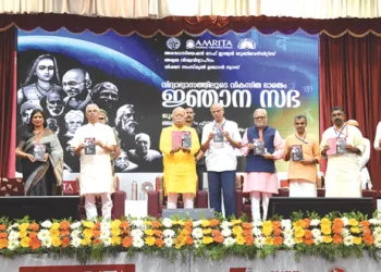 ഡോ. എം. മോഹന്‍ദാസ് രചിച്ച് കുരുക്ഷേത്ര പ്രകാശന്‍ പ്രസിദ്ധീകരിക്കുന്ന ഏകാത്മമാനവദര്‍ശന്‍ ആന്‍ഡ് ഡെവലപ്പ്‌മെന്റ് എന്ന പുസ്തക പ്രകാശന ചടങ്ങില്‍ നിന്ന്‌