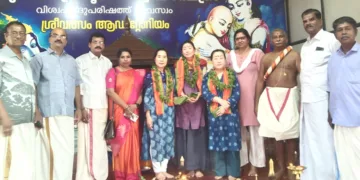 ജപ്പാന്‍ സ്വദേശിനികളായ ജുങ്കോ, കോക്കോ, നിയാക്കോ എന്നിവര്‍ കോട്ടയം തിരുനക്കര ശ്രീകൃഷ്ണസ്വാമി ക്ഷേത്രത്തിലെത്തി ഹിന്ദുമതം സ്വീകരിച്ചപ്പോള്‍