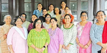 തൃപ്പൂണിത്തുറ വനിതാ കഥകളി സംഘത്തിലെ അംഗങ്ങള്‍
