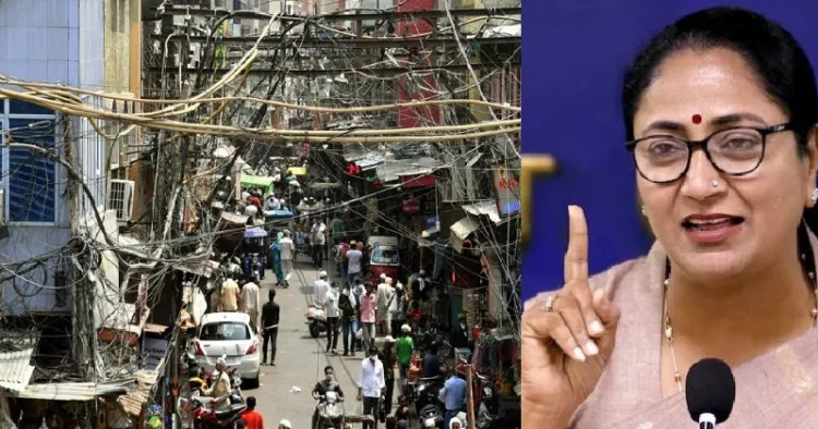 ദല്‍ഹി മുഖ്യമന്ത്രി രേഖാ ഗുപ്ത (വലത്ത്) തലയ്ക്കുമുകളില്‍ നൂറായിരം വയറുകള്‍ തൂങ്ങുന്ന ദല്‍ഹി റോഡ് (ഇടത്ത്)