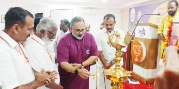 ബിജെപി സംസ്ഥാന ശില്പശാല കോട്ടയത്ത് എ.ബി. വാജ്‌പേയി ഭവനില്‍ സംസ്ഥാന പ്രസിഡന്റ് രാജീവ് ചന്ദ്രശേഖര്‍
ഉദ്ഘാടനം ചെയ്യുന്നു. സംസ്ഥാന വൈസ് പ്രസിഡന്റ് അഡ്വ. ഷോണ്‍ ജോര്‍ജ്, മുന്‍ സംസ്ഥാന പ്രസിഡന്റ് കുമ്മനം
രാജശേഖരന്‍, കോട്ടയം വെസ്റ്റ് മണ്ഡലം പ്രസിഡന്റ് ലിജിന്‍ ലാല്‍, സംസ്ഥാന ജനറല്‍ സെക്രട്ടറി അഡ്വ. എസ്. സുരേഷ് തുടങ്ങിയവര്‍ സമീപം