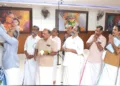 ബാലഗോകുലം ദക്ഷിണ കേരളം സുവര്‍ണ ജയന്തി സംസ്ഥാന സമ്മേളനത്തോടനുബന്ധിച്ച് നടന്ന സംസ്ഥാന നിര്‍വാഹക സമിതി ദക്ഷിണ കേരളം അധ്യക്ഷന്‍ ഡോ. എന്‍. ഉണ്ണികൃഷ്ണന്‍ ശ്രീകൃഷ്ണ വിഗ്രഹത്തില്‍ മാല ചാര്‍ത്തി ഉദ്ഘാടനം ചെയ്യുന്നു