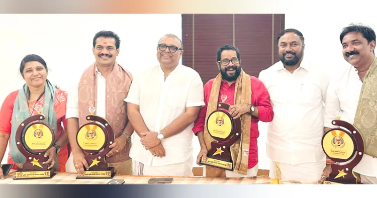 കേന്ദ്ര സര്‍ക്കാരിന്റെ വിവിധ തസ്തികകളില്‍ നിയമിതരായ അഡ്വ.സിനില്‍ മുണ്ടപ്പള്ളി, അഡ്വ.പി.എസ്. ജ്യോതിസ്, അഡ്വ. സംഗീതാ വിശ്വനാഥ്, കെ.എ. ഉണ്ണികൃഷ്ണന്‍, അഡ്വ. പ്രതീഷ് പ്രഭ എന്നിവര്‍ ബിഡിജെഎസ് സംസ്ഥാന അദ്ധ്യക്ഷനും എന്‍ഡിഎ കണ്‍വീനറുമായ തുഷാര്‍ വെള്ളാപ്പള്ളിക്കൊപ്പം