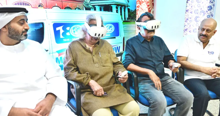 ടൂറിംഗ് വെര്‍ച്വല്‍ റിയാലിറ്റി ഷോ സംവിധായകന്‍ അടൂര്‍ ഗോപാലകൃഷ്ണന്‍ ഉദ്ഘാടനം ചെയ്യുന്നു