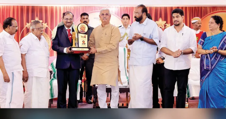 നൂറുല്‍ ഇസ്ലാം എഡ്യൂക്കേഷന്‍ ട്രസ്റ്റും നിംസ് മെഡിസിറ്റിയും ഏര്‍പ്പെടുത്തിയ ഏഴാമത് എപിജെ അവാര്‍ഡ് ഐഎസ്ആര്‍ഒ ചെയര്‍മാന്‍ ഡോ. വി. നാരായണന് ഗവര്‍ണര്‍ രാജേന്ദ്ര വിശ്വനാഥ് ആര്‍ലേക്കര്‍ നല്‍കുന്നു. നൂറുല്‍ ഇസ്ലാം സര്‍വകലാശാല ചാന്‍സലര്‍ ഡോ. എ.പി. മജീദ് ഖാന്‍, നിംസ് മെഡിസിറ്റി എംഡിയും നൂറുല്‍ ഇസ്ലാം സര്‍വകലാശാല പ്രോ ചാന്‍സലറുമായ എം.എസ്. ഫൈസല്‍ ഖാന്‍, ഡോ. ടെസ്സി തോമസ്, കെ. ആന്‍സലന്‍ എംഎല്‍എ തുടങ്ങിയവര്‍ സമീപം