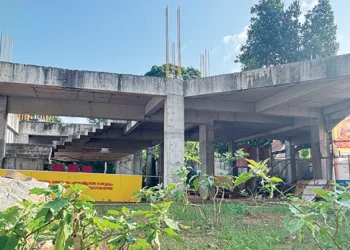 അരുവിപ്പുറത്ത് സര്‍ക്കാര്‍ നിര്‍മിക്കുന്ന സാംസ്‌കാരിക നിലയത്തിന്റെ നിര്‍മ്മാണം നിലച്ചപ്പോള്‍