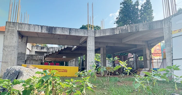 അരുവിപ്പുറത്ത് സര്‍ക്കാര്‍ നിര്‍മിക്കുന്ന സാംസ്‌കാരിക നിലയത്തിന്റെ നിര്‍മ്മാണം നിലച്ചപ്പോള്‍