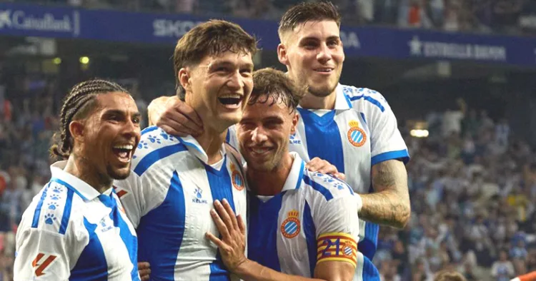 അത്‌ലറ്റികോയെ തോല്‍പ്പിച്ച എസ്പാന്യോള്‍ ടീമംഗങ്ങള്‍ ആഹ്ലാദത്തില്‍