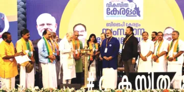 എറണാകുളത്തു ബിജെപി സംസ്ഥാന നേതൃയോഗം കേന്ദ്ര ആഭ്യന്തരമന്ത്രി അമിത്ഷാ ഉദ്ഘാടനം ചെയ്യുന്നു. അഡ്വ. എസ്. സുരേഷ്, അഡ്വ. കെ.എസ്. ഷൈജു, സി.കെ. പത്മനാഭന്‍, കുമ്മനം രാജശേഖരന്‍, എം.ടി. രമേഷ്, സി. സദാനന്ദന്‍ മാസ്റ്റര്‍ എംപി, അപരാജിത സാരംഗി എംപി, പ്രകാശ് ജാവ്‌ദേക്കര്‍, രാജീവ് ചന്ദ്രശേഖര്‍, സുരേഷ് ഗോപി, വി. മുരളീധരന്‍, കെ. സുരേന്ദ്രന്‍, പി.കെ. കൃഷ്ണദാസ്, എ.പി. അബ്ദുള്ളക്കുട്ടി സമീപം