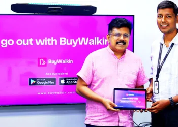 'ബൈവാക്കിന്‍' ആപ്പ് കേരള സ്റ്റാര്‍ട്ടപ്പ് മിഷന്‍ (കെഎസ്‌യുഎം) സിഇഒ അനൂപ് അംബിക പുറത്തിറക്കുന്നു. എക്സ്പീരിയല്‍ ടെക്നോളജീസ് പ്രൈവറ്റ് ലിമിറ്റഡ് സിഇഒ വിനീഷ് സുരേന്ദ്രന്‍ സമീപം.