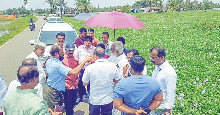 കാര്‍ഷിക മേഖലയിലെ പ്രശ്നങ്ങള്‍ പഠിക്കുന്നതിനുള്ള കേന്ദ്രസംഘം കുട്ടനാട്ടില്‍ കര്‍ഷകരുമായി സംവദിക്കുന്നു