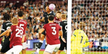 ചെല്‍സിക്കായി ജോ പെഡ്രോ ഹെഡ്ഡറിലൂടെ ഗോള്‍ നേടുന്നു