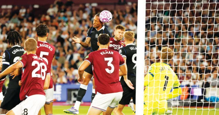 ചെല്‍സിക്കായി ജോ പെഡ്രോ ഹെഡ്ഡറിലൂടെ ഗോള്‍ നേടുന്നു