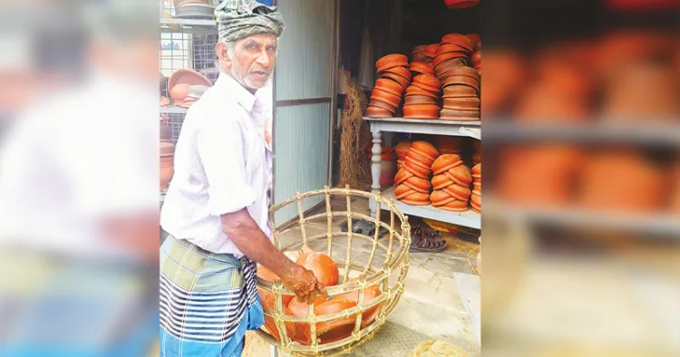 തക്കല തക്കോട് നീലകണ്ഠ പിള്ള മണ്‍പാത്ര വില്പനയില്‍