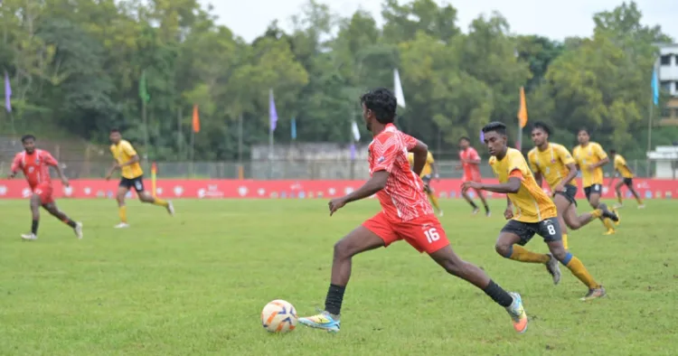 കാലിക്കറ്റ് ക്യാമ്പസില് നടന്നുകൊണ്ടിരിക്കുന്നകോളേജ് സൂപ്പര് ലീഗ് മത്സരത്തില് നിന്ന്